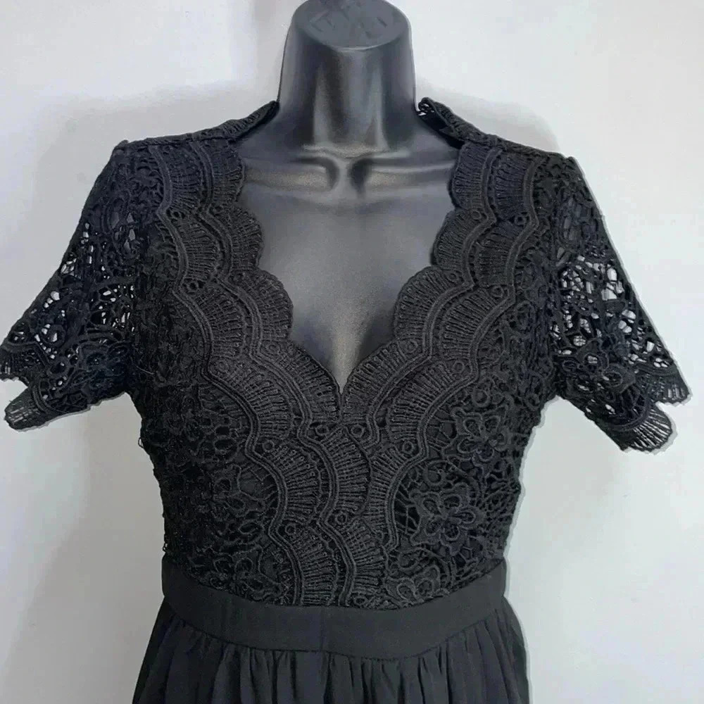 🛑Sold🛑 Lulu’s Black Lace Dress- Small - Picture 2 of 12
